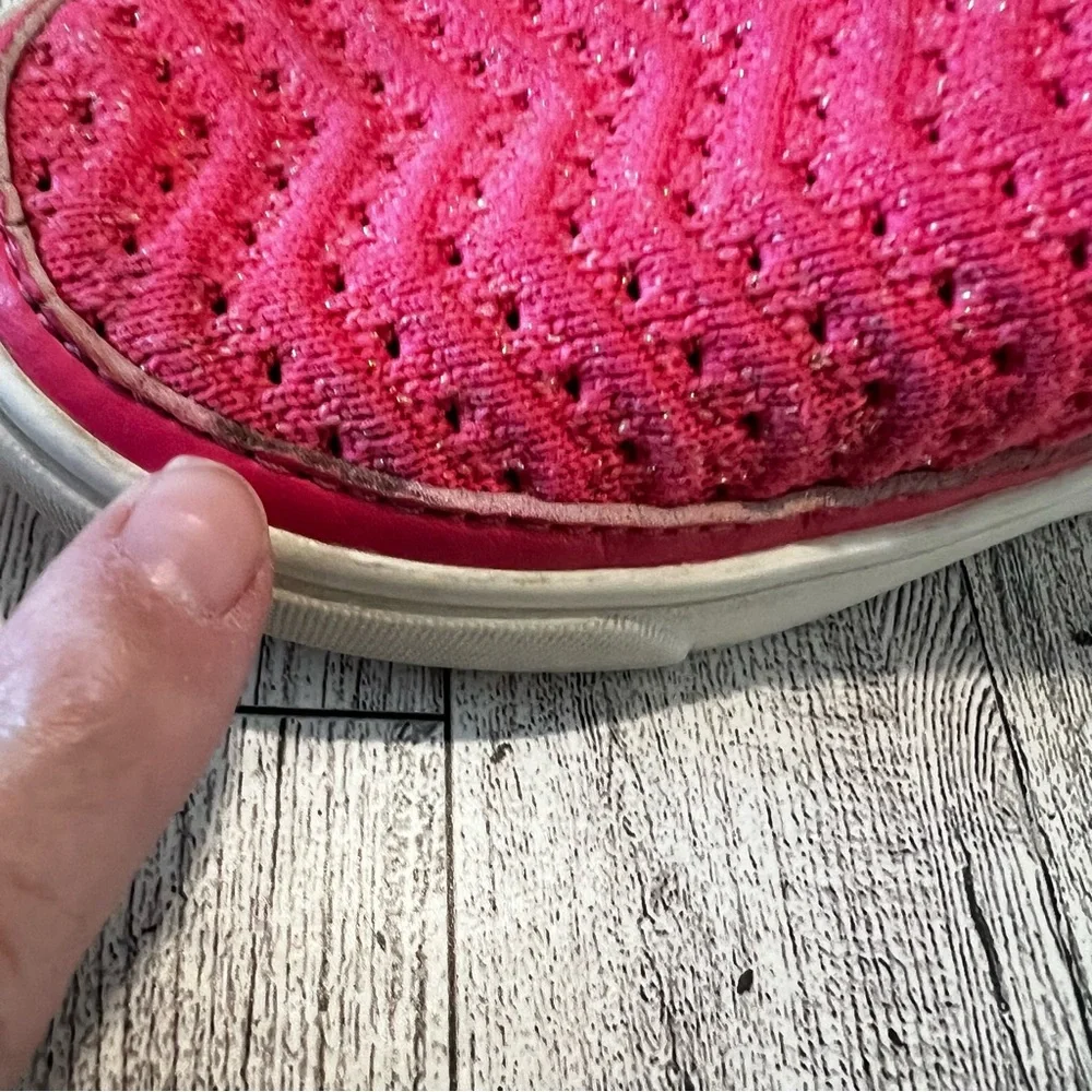 UGG Caplan Slip-on Shoes Girls Size 1 Chevron Metallic Pink Knit Mesh
